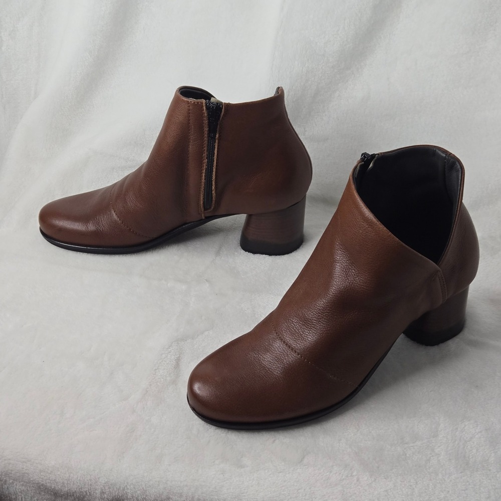 All Black Brown Leather V-Cut Ankle Boots Made in Italy Size 36